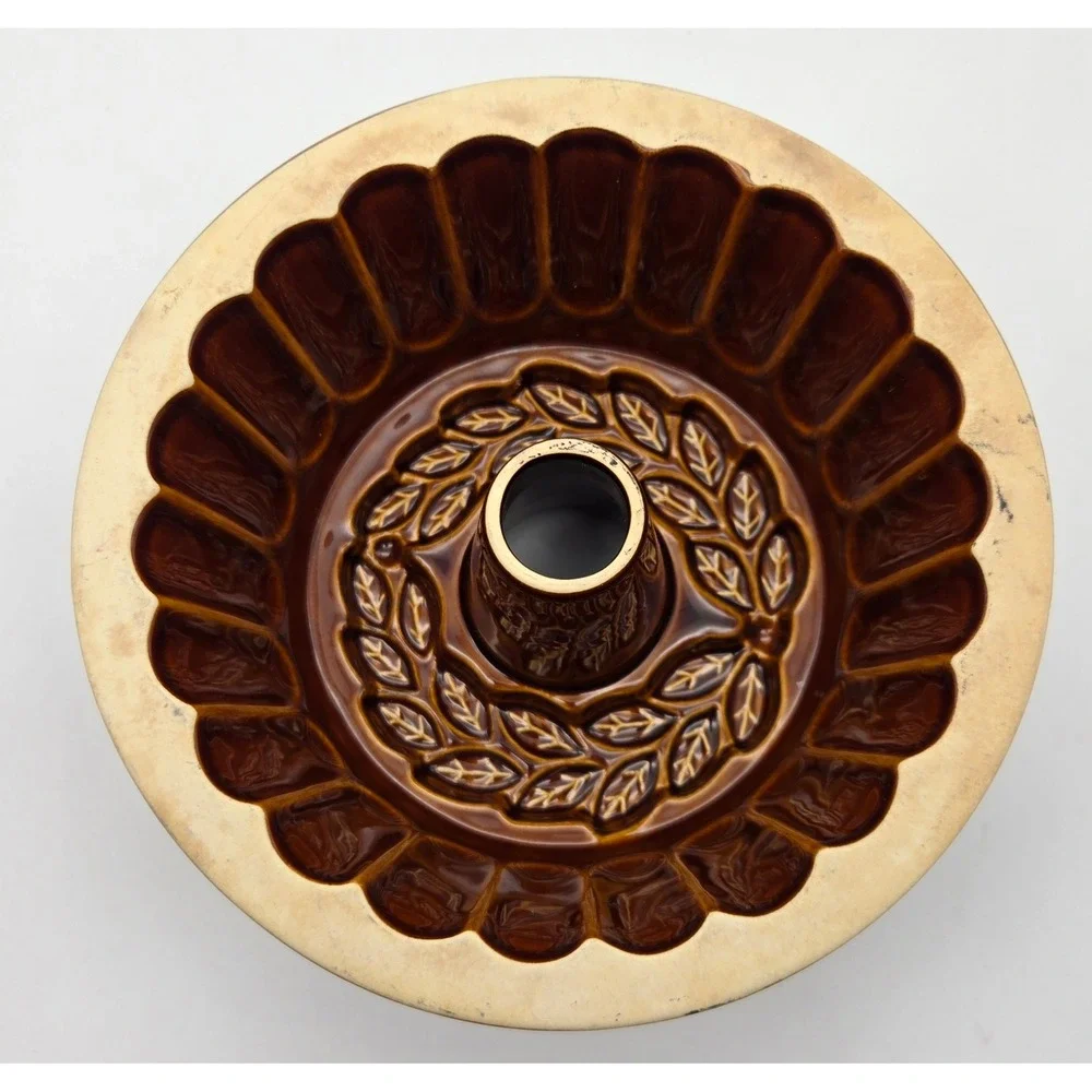Vintage Brown Ceramic Bundt Cake Mold Pan Leaf Wreath Glazed Pottery Baking Dish